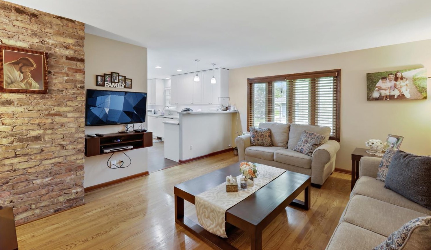 205 Mayfield Ave, Valpo, IN 46383