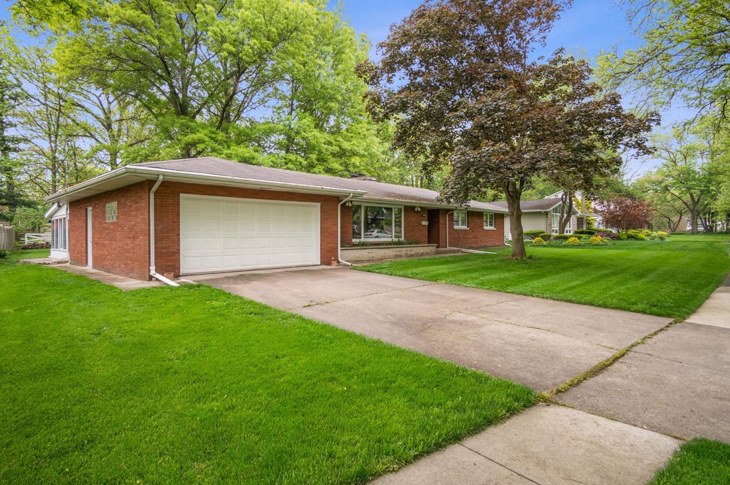 744 Williams Dr, Crown Point, IN 46307
