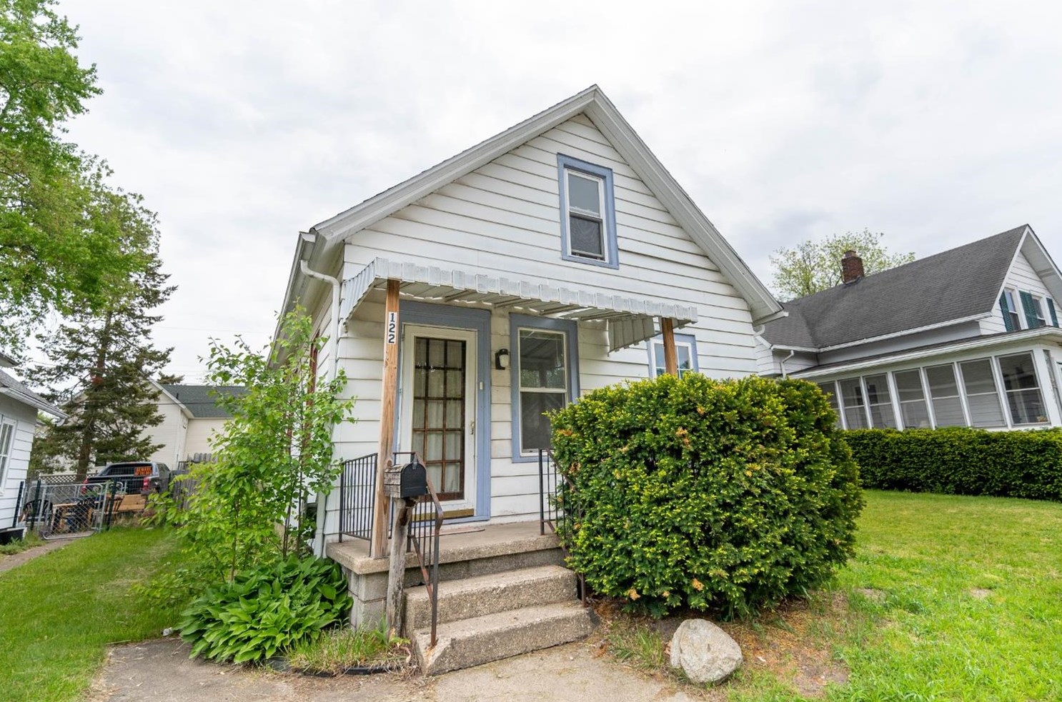 1220 Manhattan St, Michigan City, IN 46360-4249