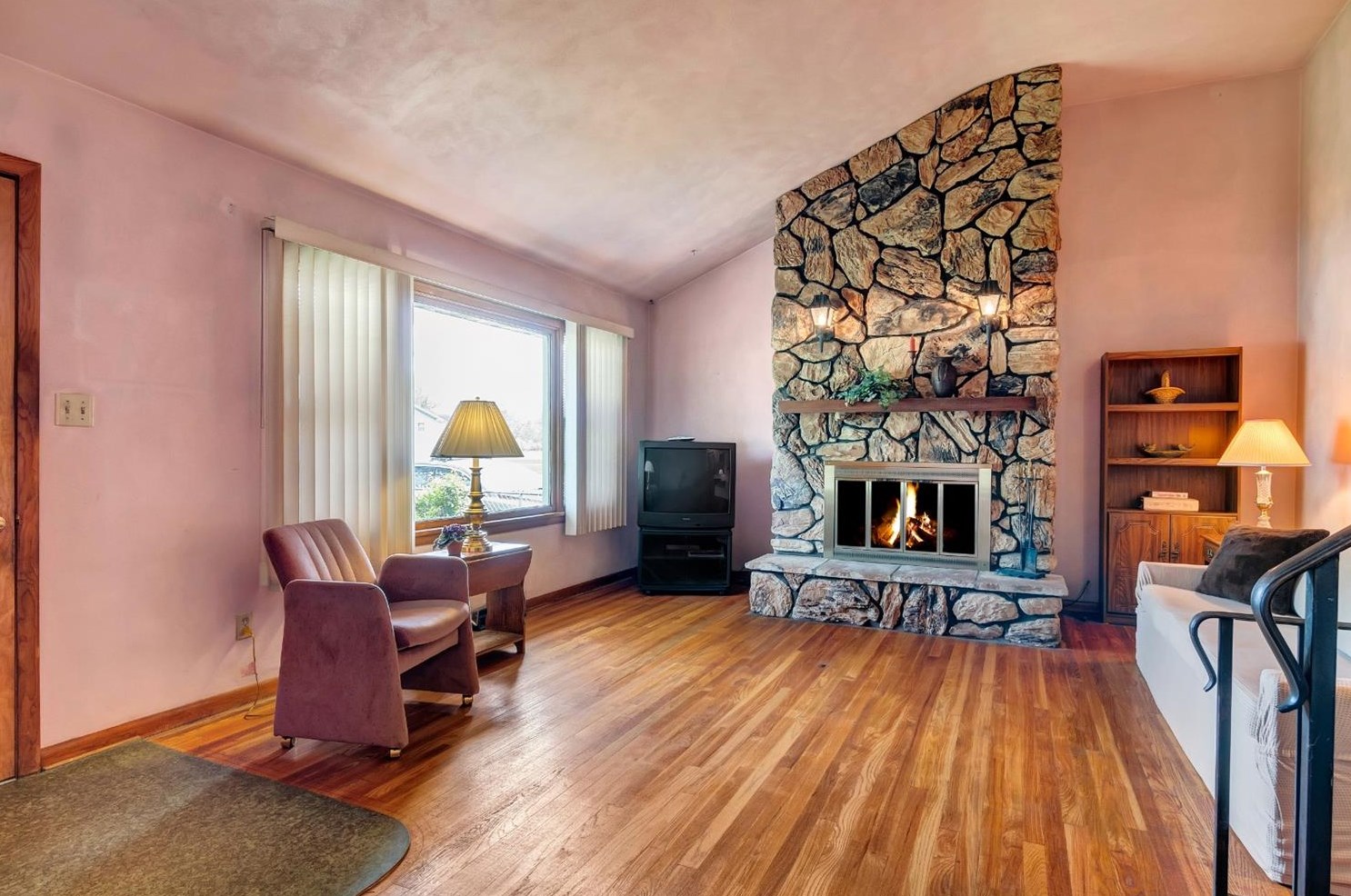 528 S Broad St, Griffith, IN 46319