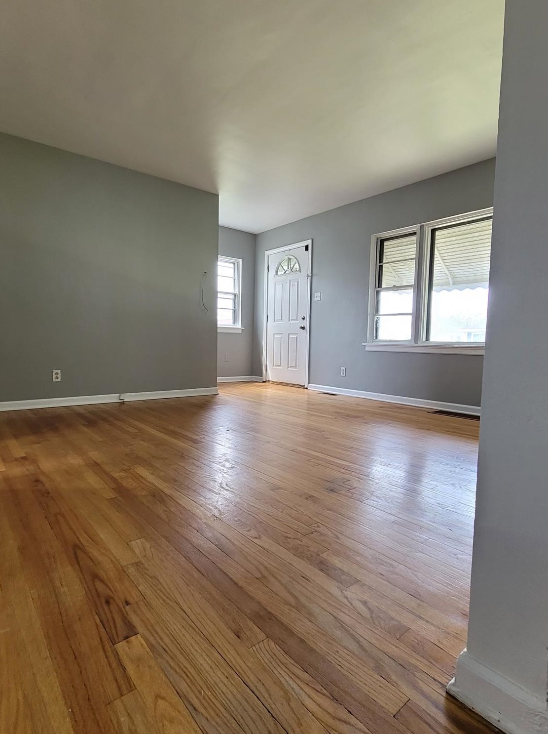 5633 Baring Ave, East Chicago, IN 46312-3903