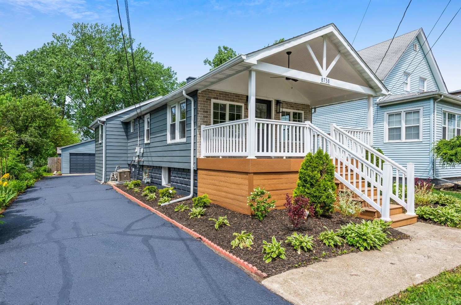 8738 Oakwood Ave, Hammond, IN 46321