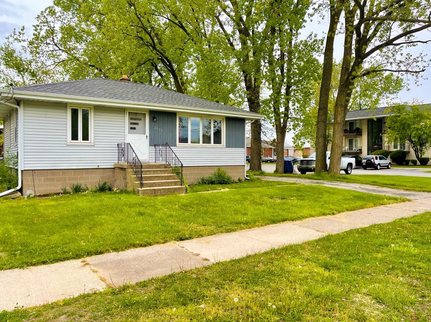 2933 98th St, Hammond, IN 46322