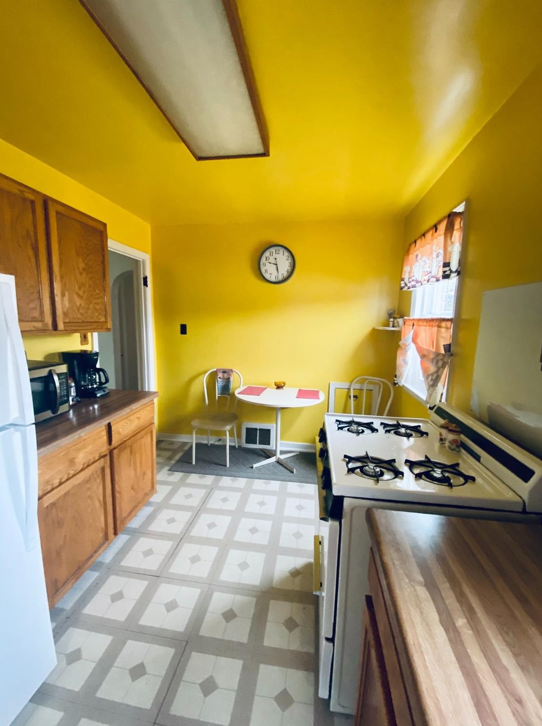 2143 Davis Ave, Whiting, IN 46394