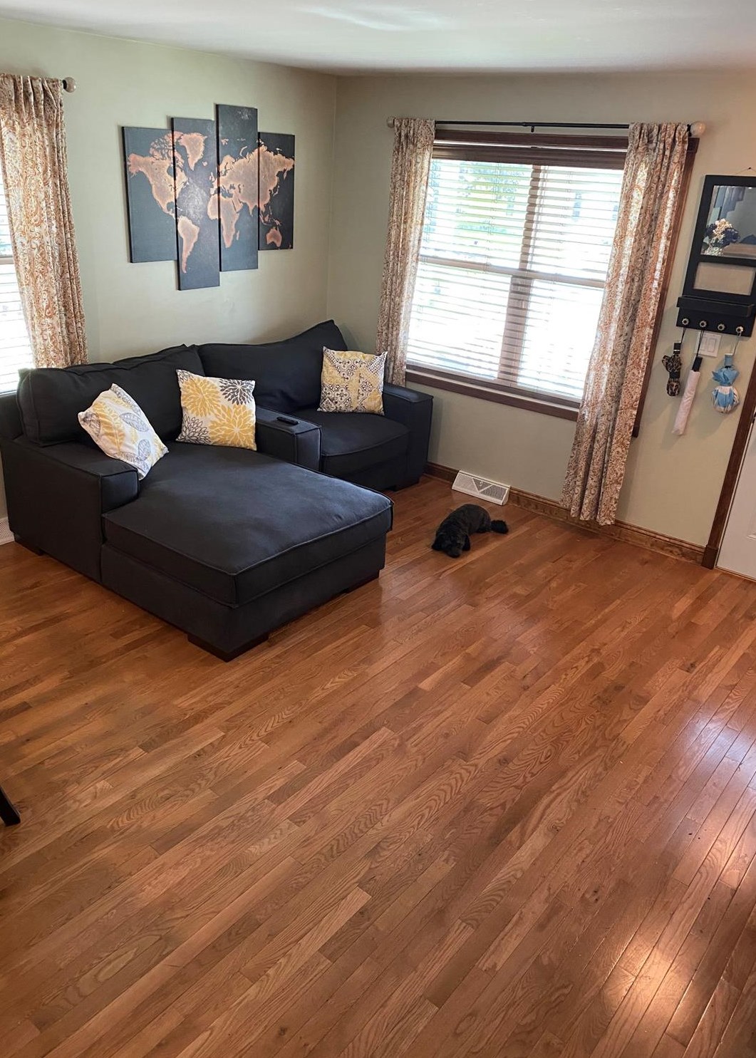 208 Harrington Ave, Crown Point, IN 46307