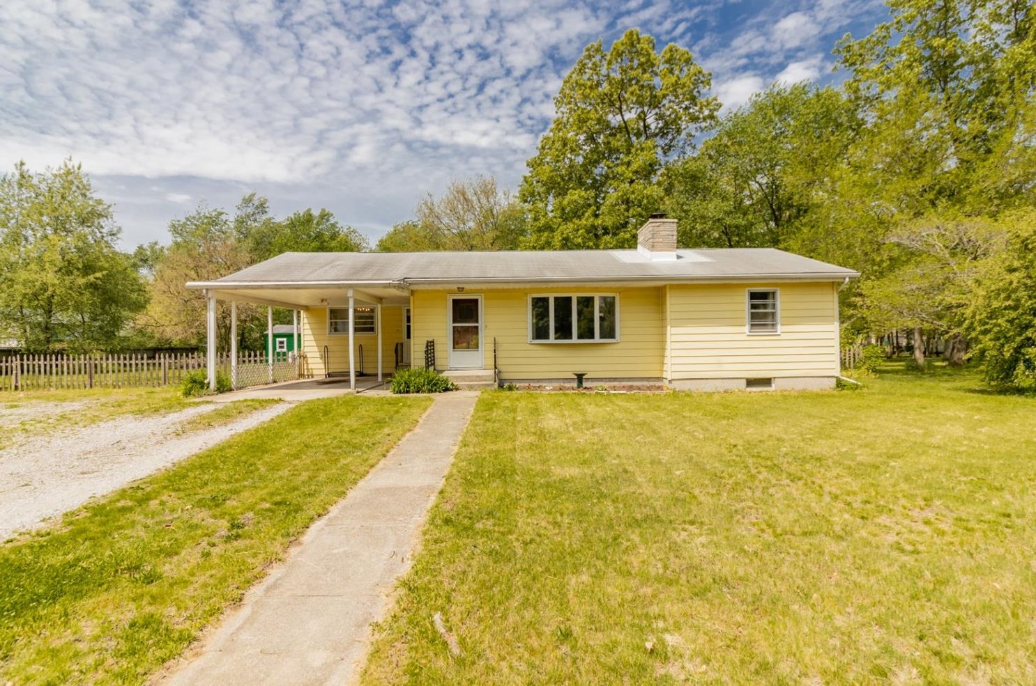 11166 East Dr, Demotte, IN 46310-9465
