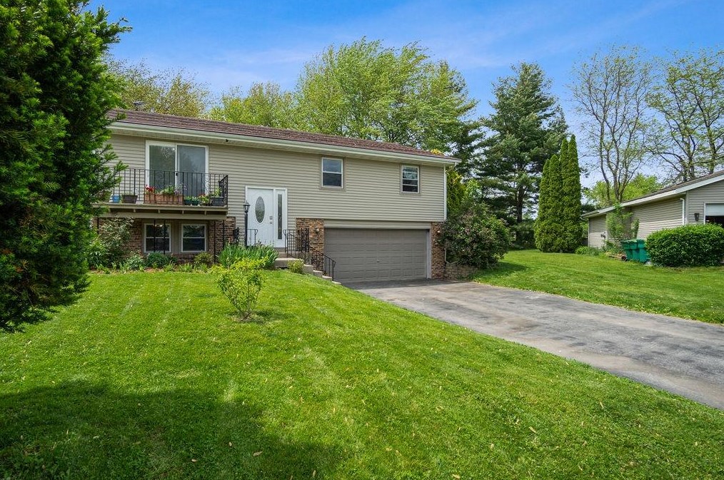 3159 Westwind Ct, Crown Point, IN 46307