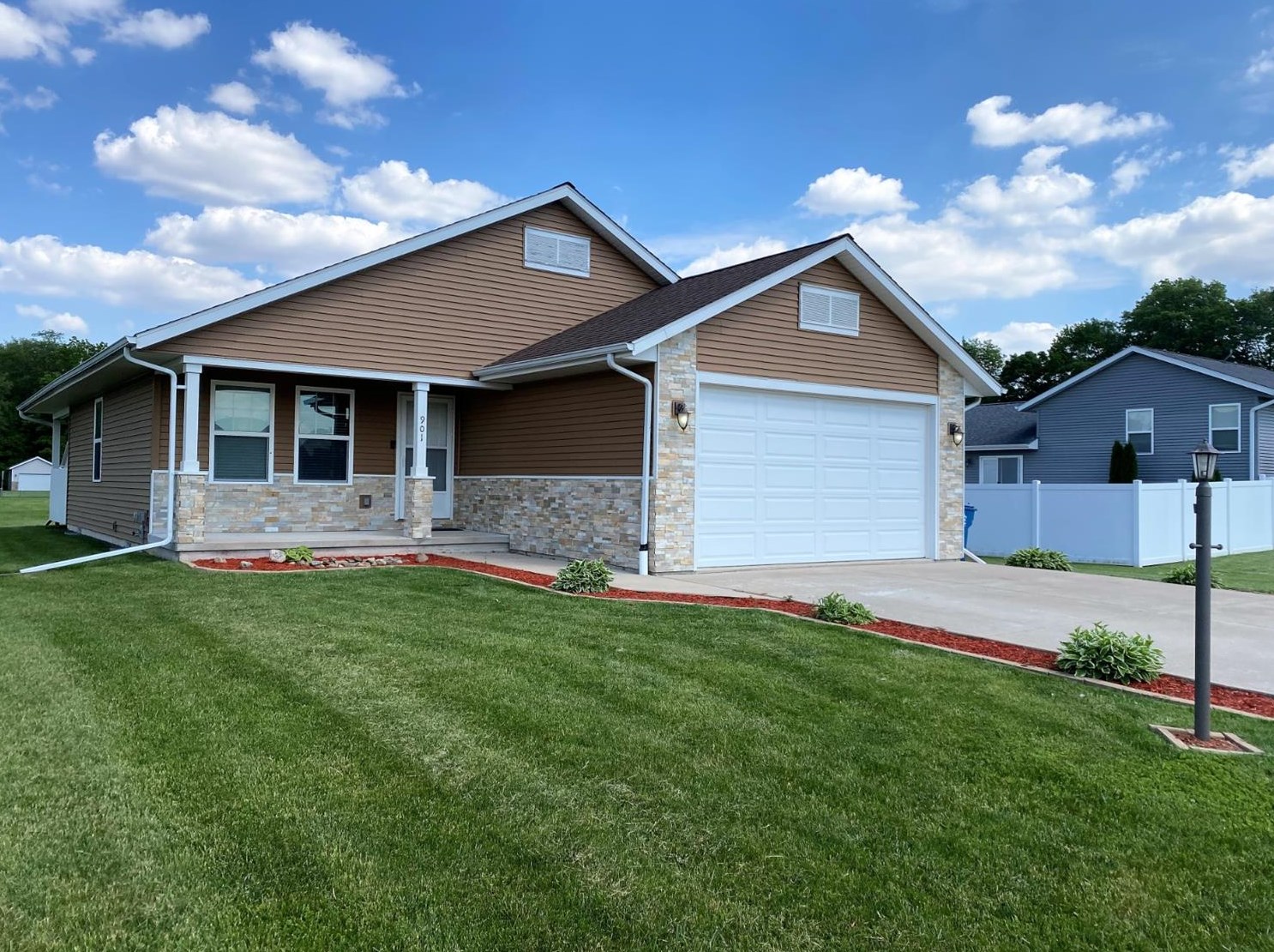 901 Sharyn St, Kouts, IN 46347