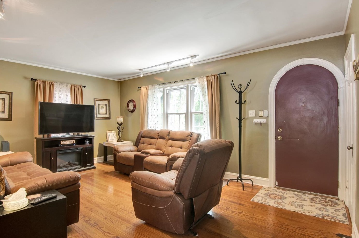 305 Gregory Ave, Hammond, IN 46321