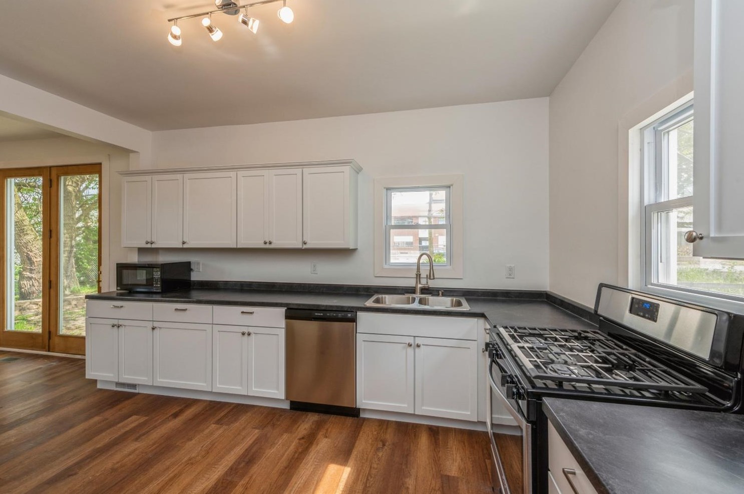 116 W William St, Michigan City, IN 46360
