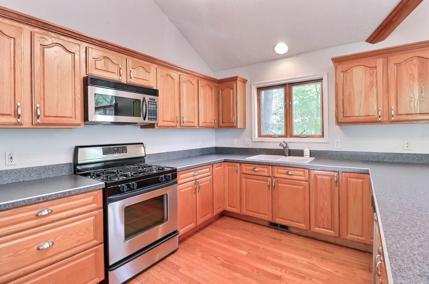 2 Jamestown Dr, Michigan City, IN 46360-1978