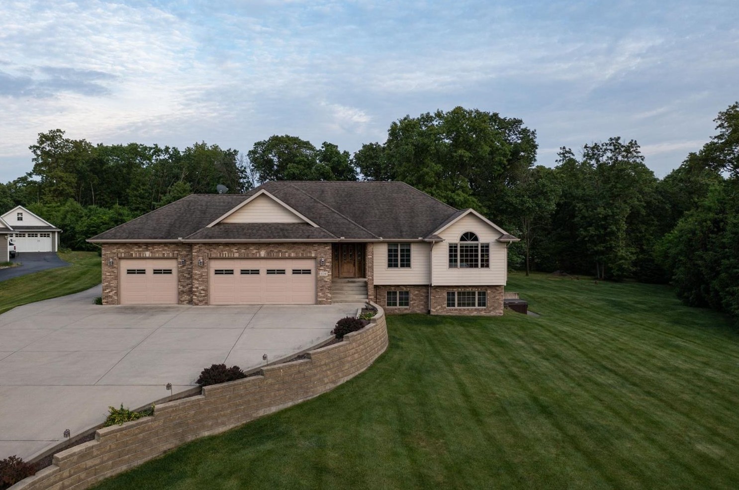 10243 Arapaho Dr, Demotte, IN 46310-8517