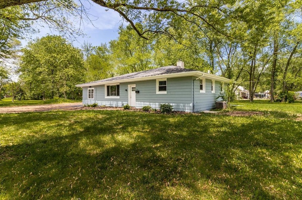 253 Haglund Rd, Porter, IN 46304-9771