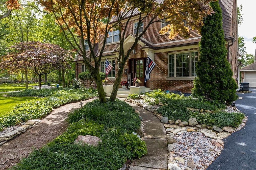 225 Ellendale Pkwy, Crown Point, IN 46307