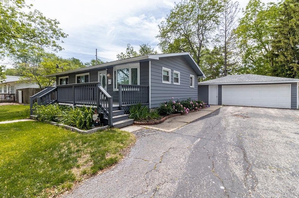 703 W North St, Crown Point, IN 46307