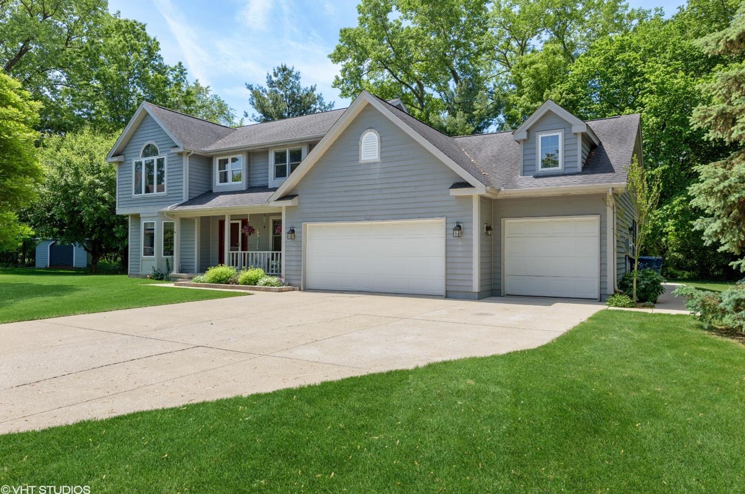 131 Beverly Dr, Porter, IN 46304-9369