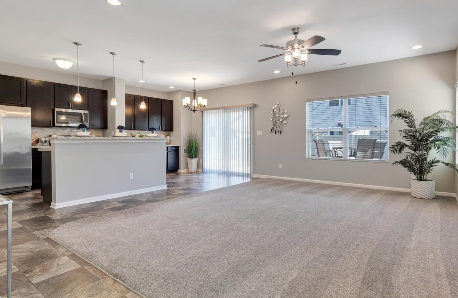 543 Clover Ln, Griffith, IN 46319
