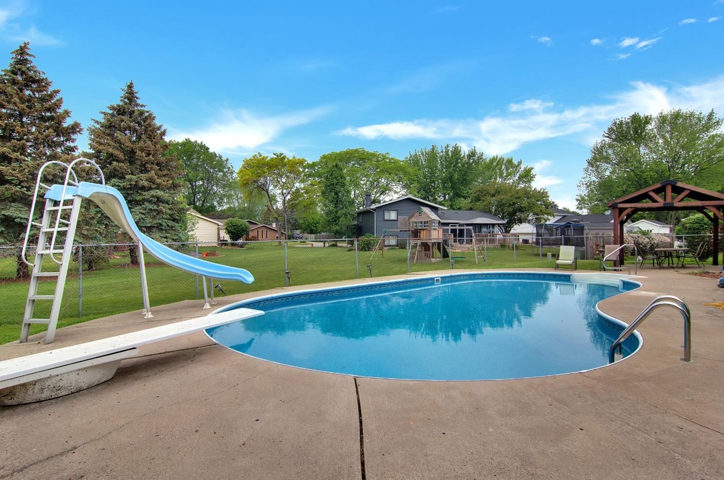 10016 Garfield Ln, Crown Point, IN 46307