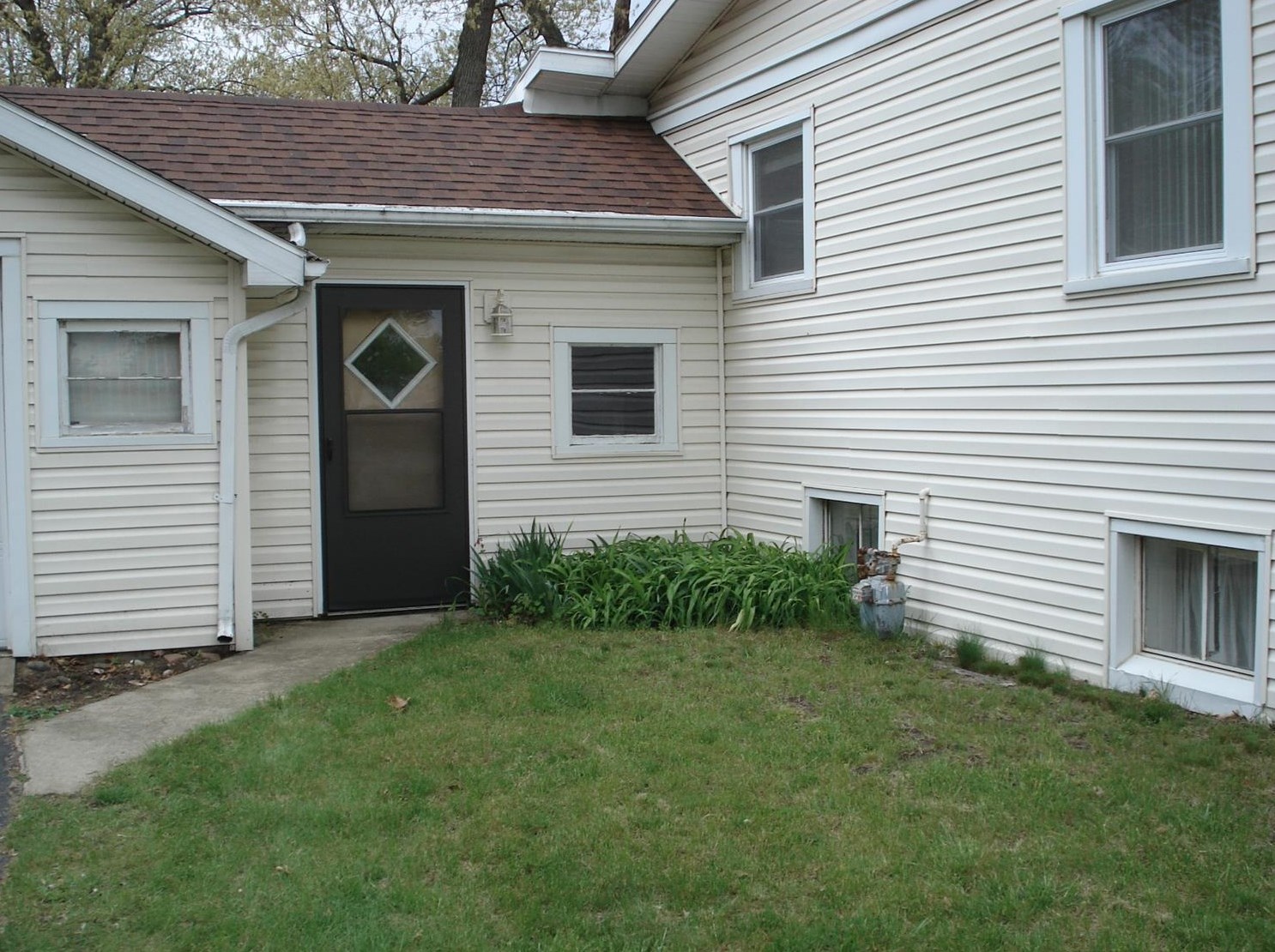 609 Delamatyr St, Bass Lake, IN 46534