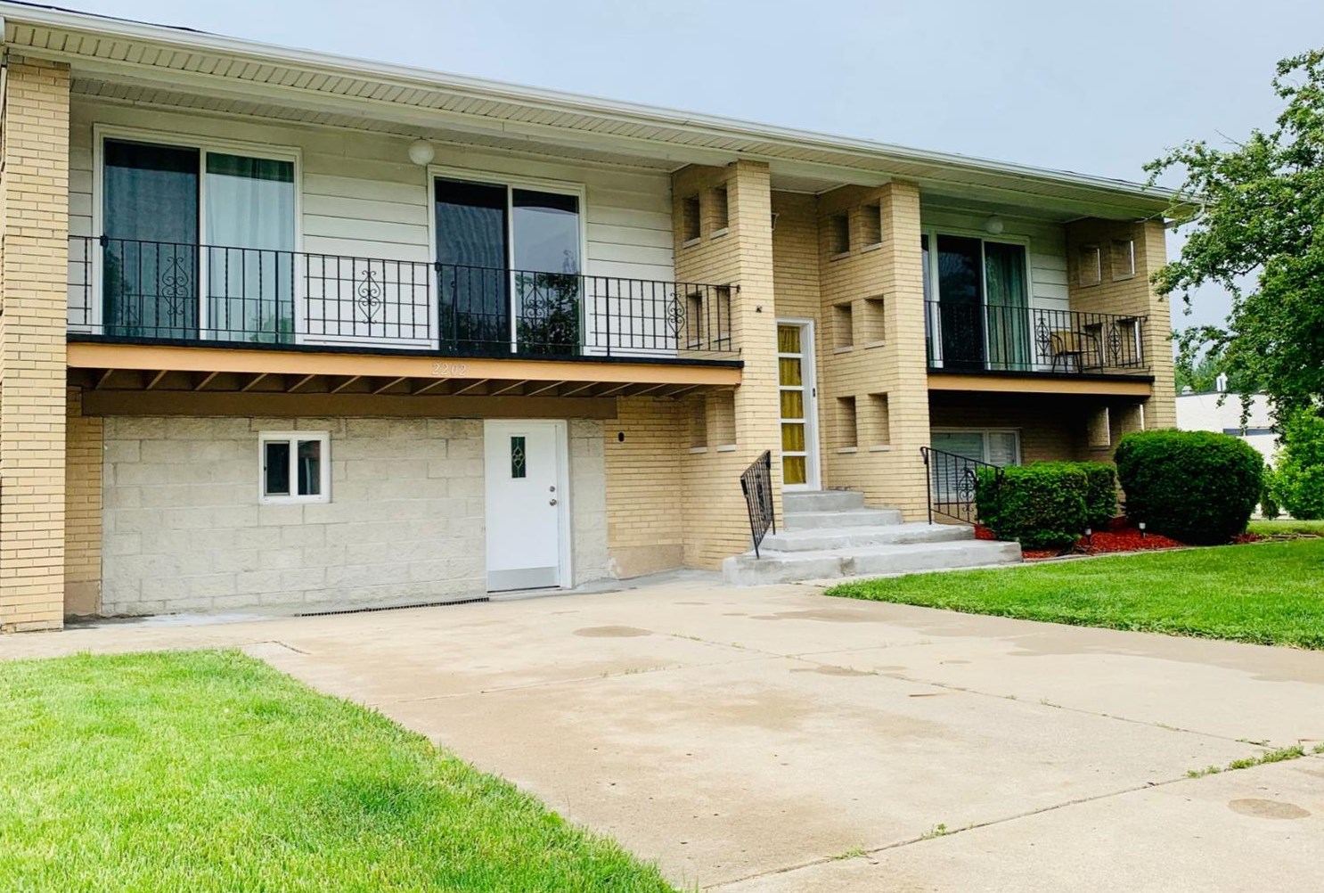 2202 W 85th Ave, Gary, IN 46410