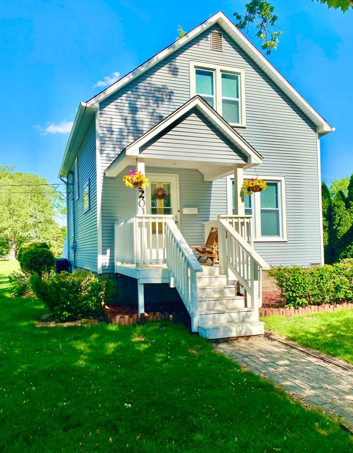1201 Garfield St, Hobart, IN 46342