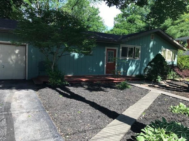 121 Fraser Ln, Hobart, IN 46342