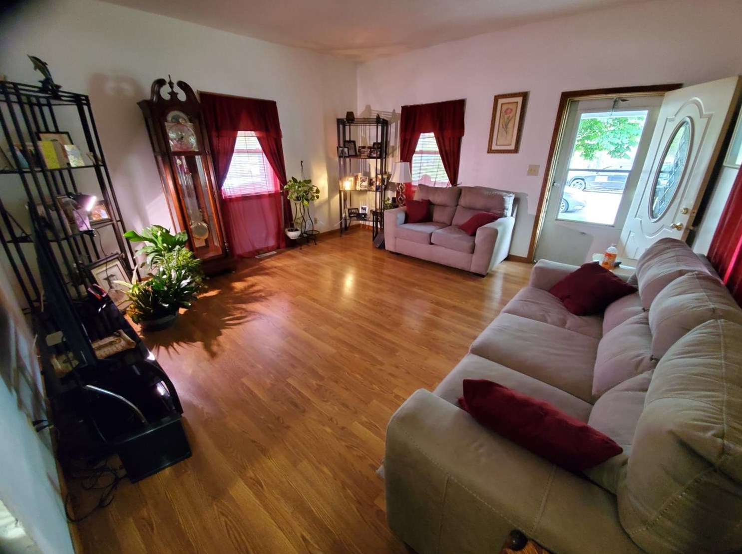 911 8th St, Michigan City, IN 46360-2563