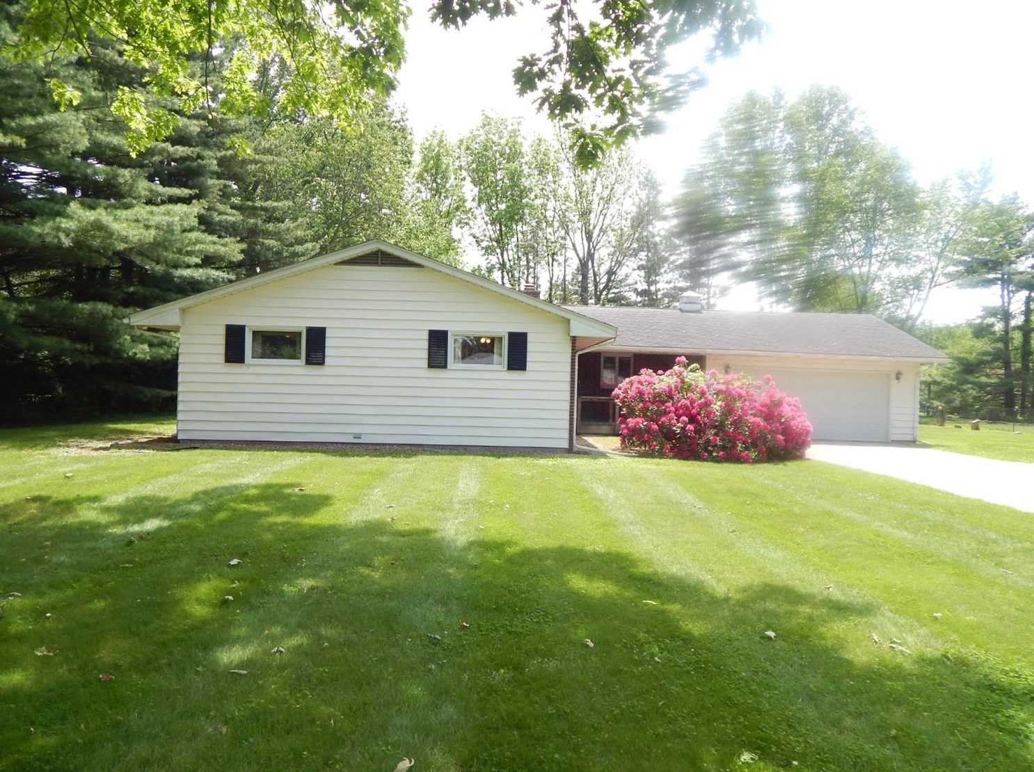 242 Powell Dr, La Porte, IN 46350-8168