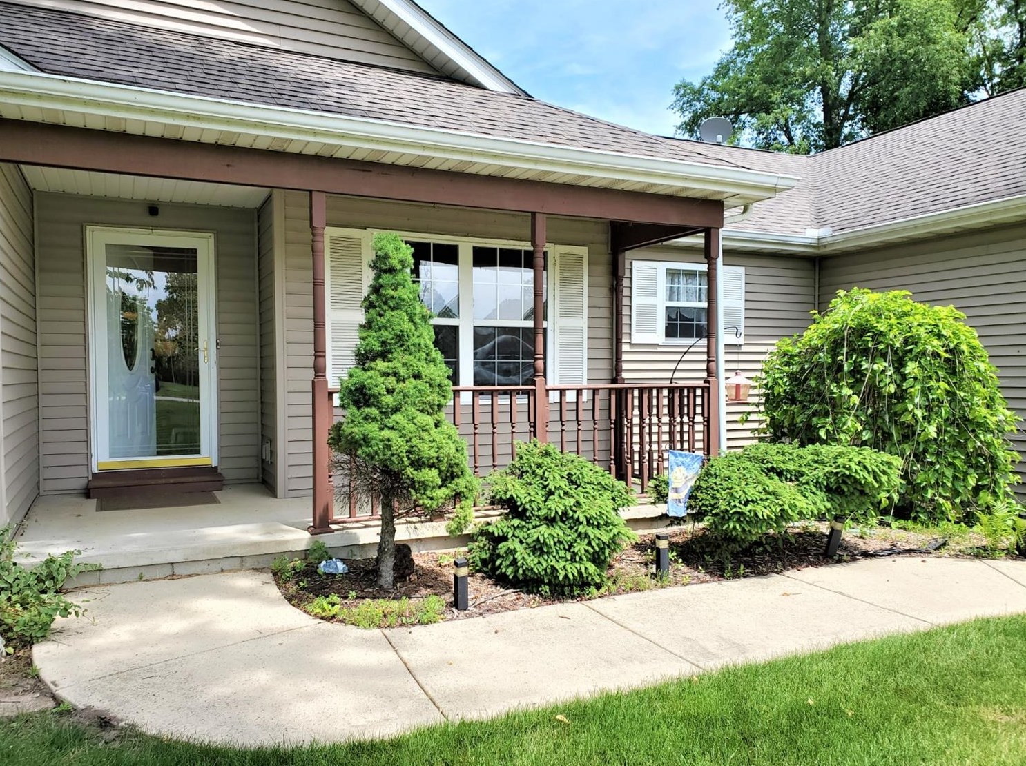 2878 Cardinal Dr, Wheatfield, IN 46392-7437