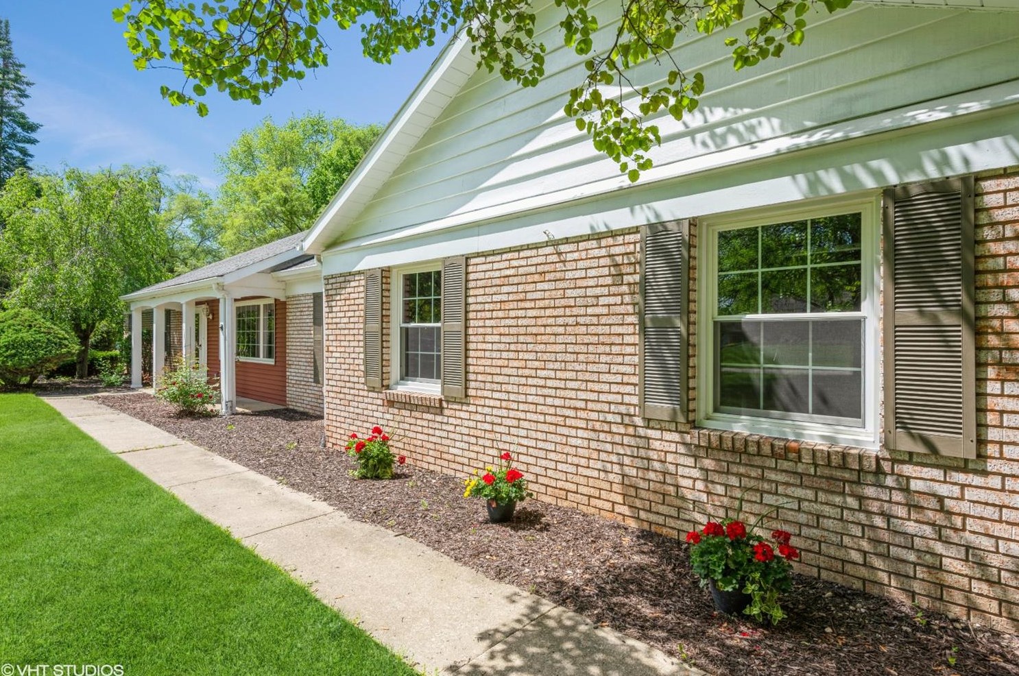 237 Westgate Dr, Valpo, IN 46385