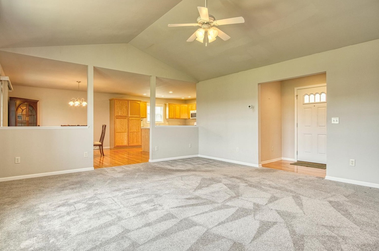 609 19th St, Demotte, IN 46310-8270