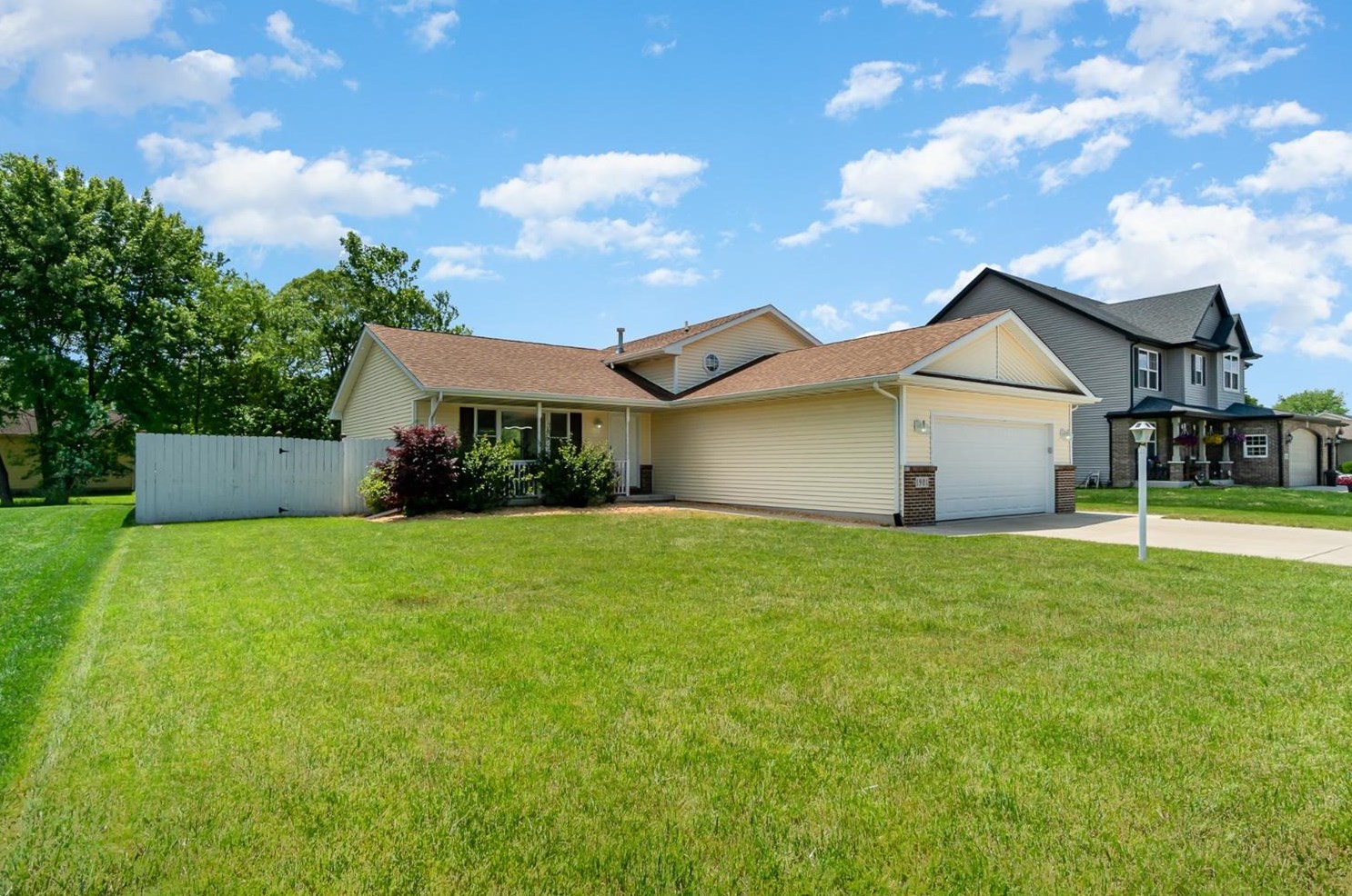 1901 Cooke St, Hobart, IN 46342