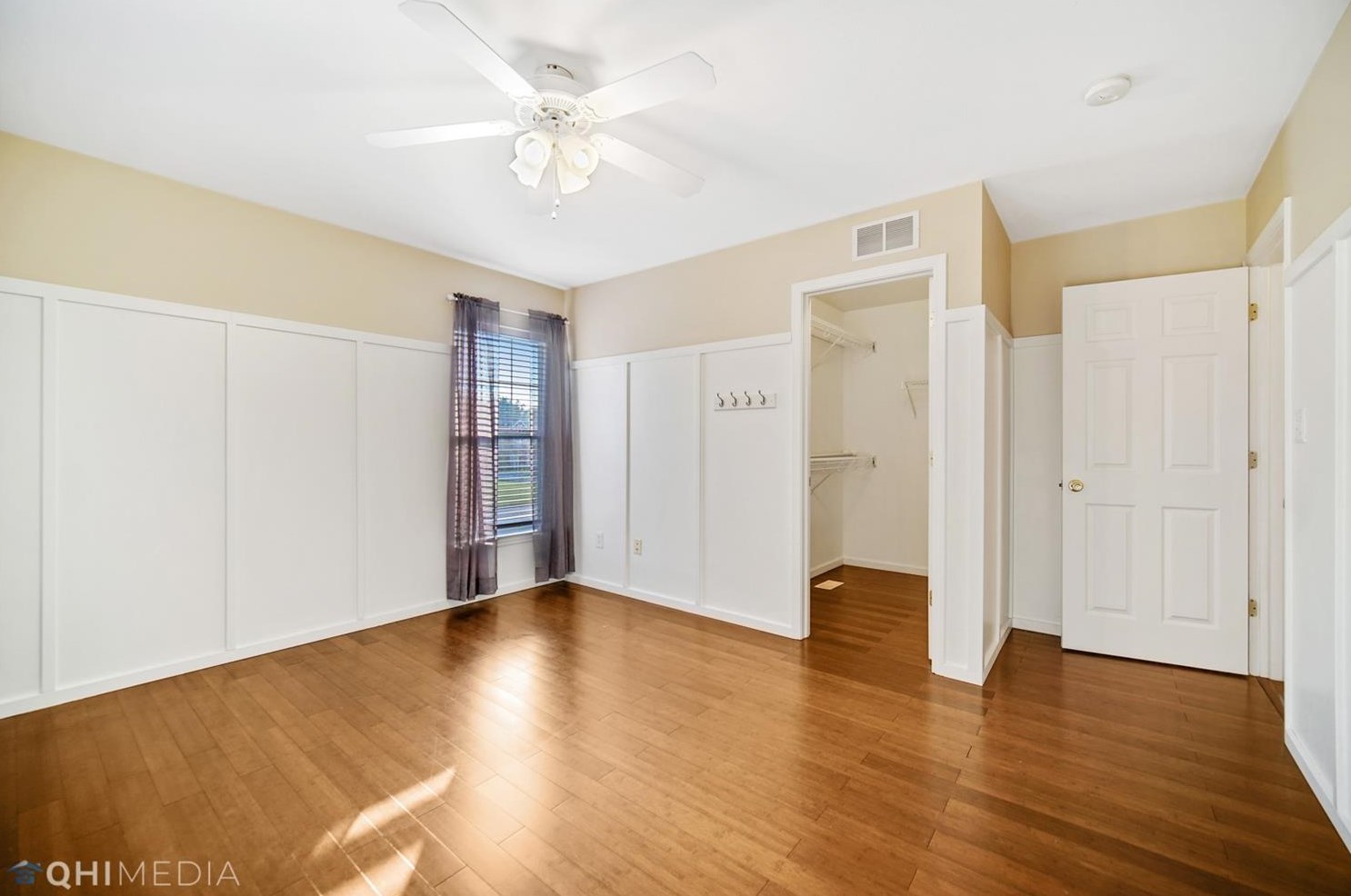 324 Village Sq, Porter IN  46304-9665 exterior