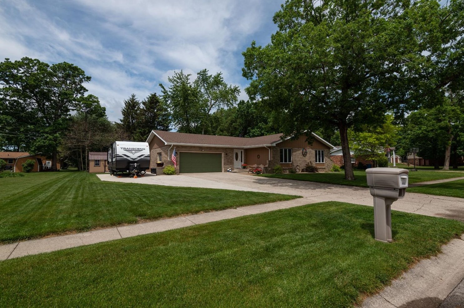 616 Birch St, Demotte, IN 46310-9565