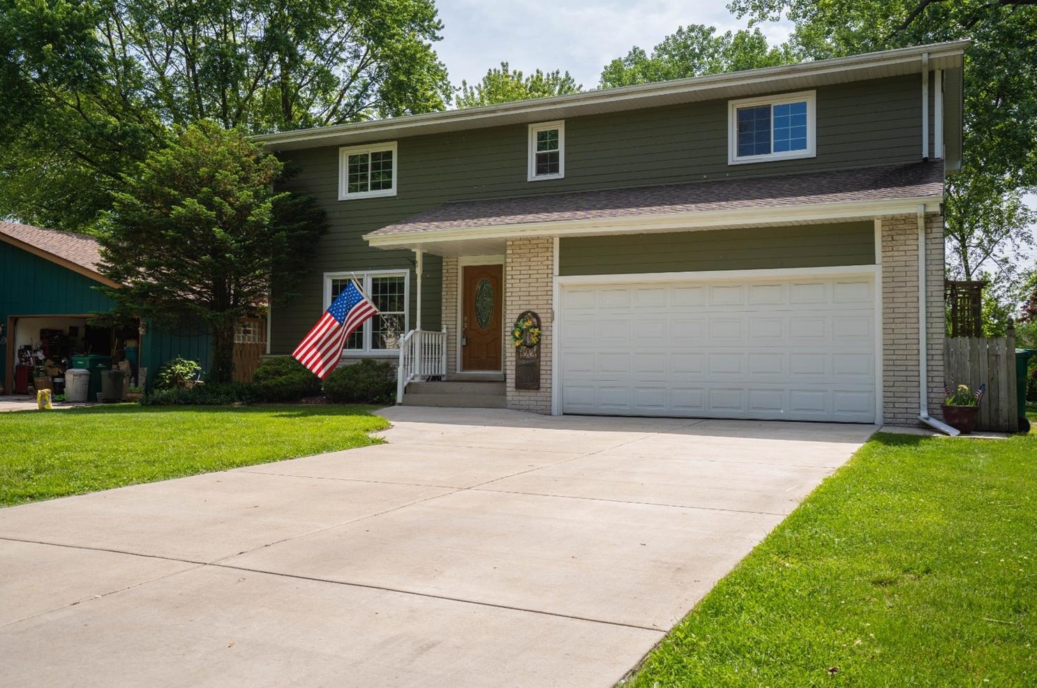 9145 Foliage Ln, Hammond, IN 46321