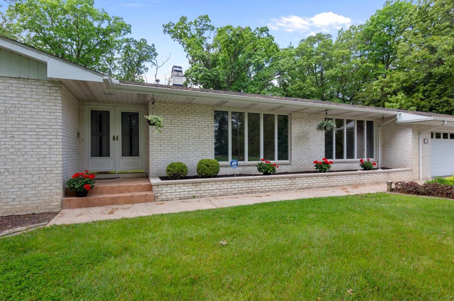 92 S 675 W, Hebron, IN 46341