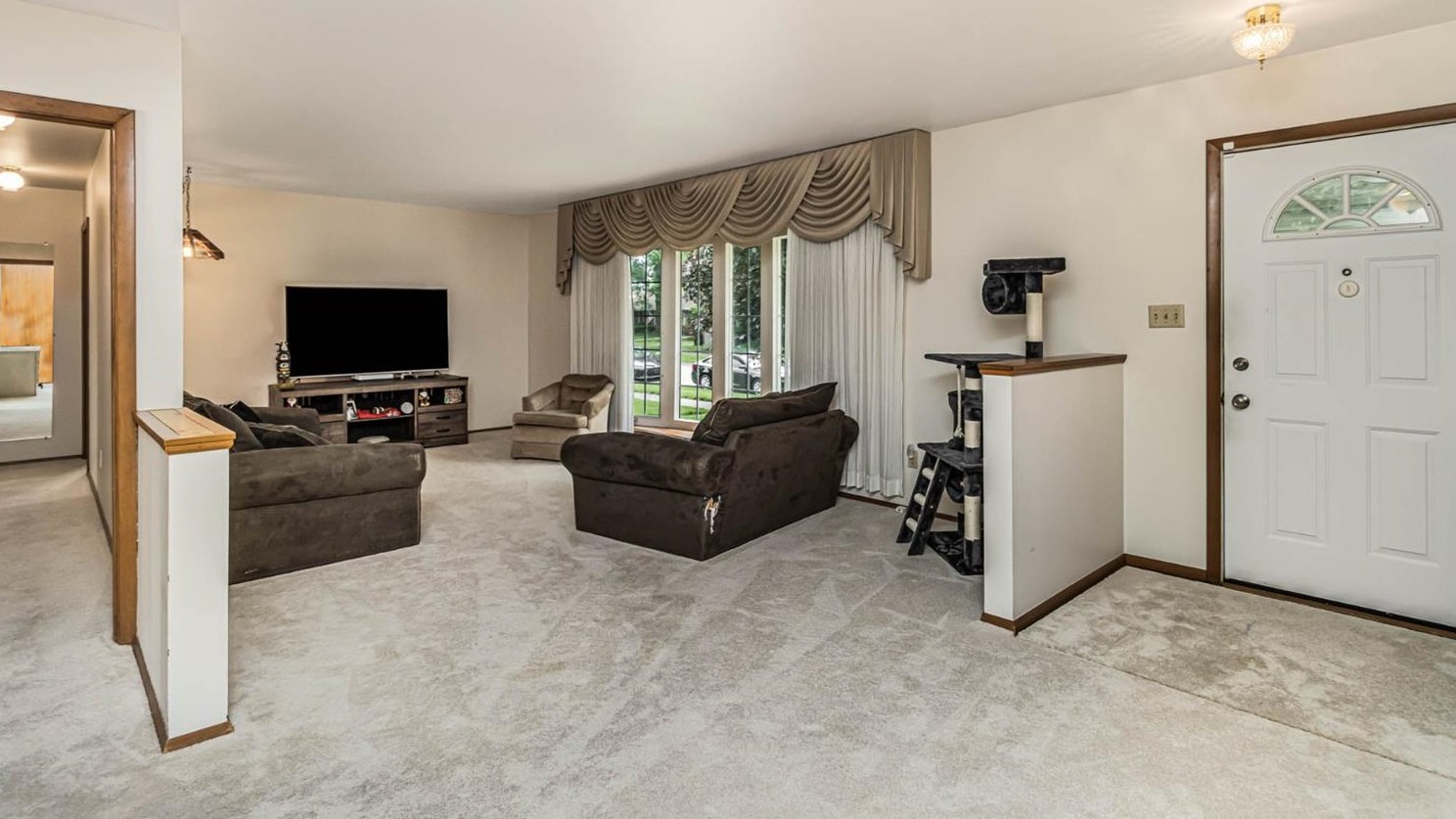 277 Crestwood Dr, Hobart, IN 46342
