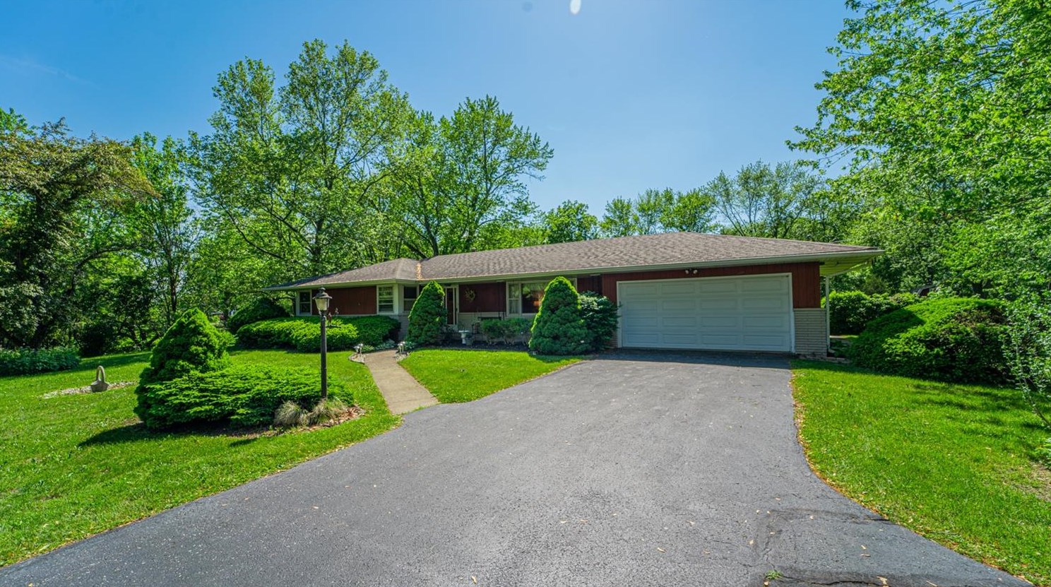 956 Meridian Rd, Porter, IN 46304-9355