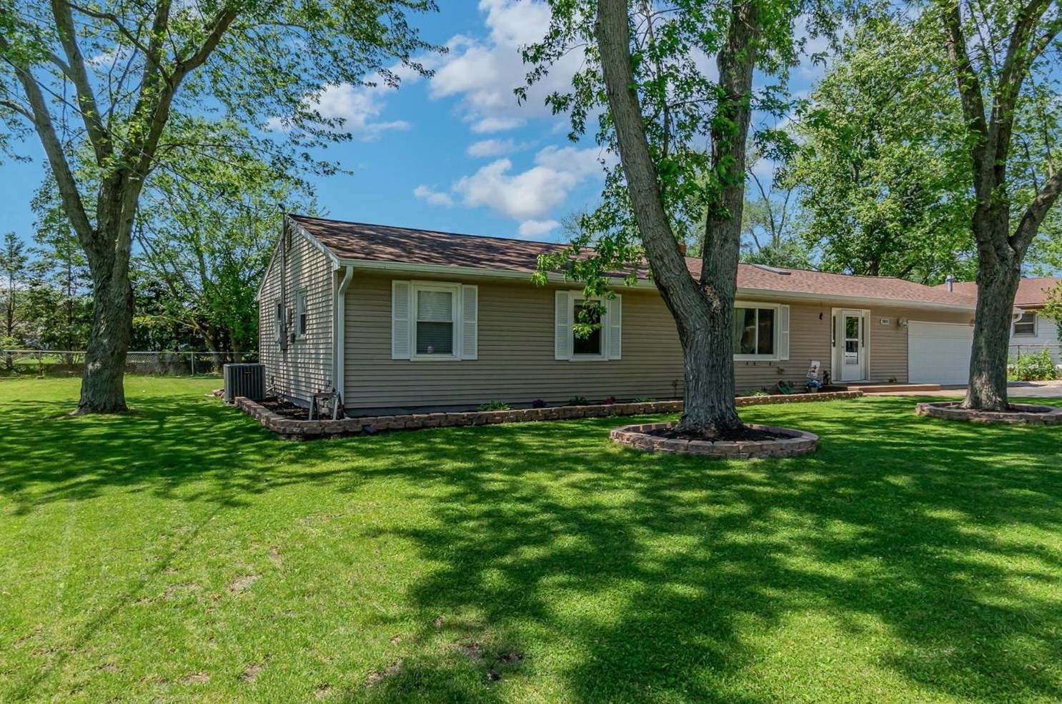 3803 Summit Dr, Valpo, IN 46383