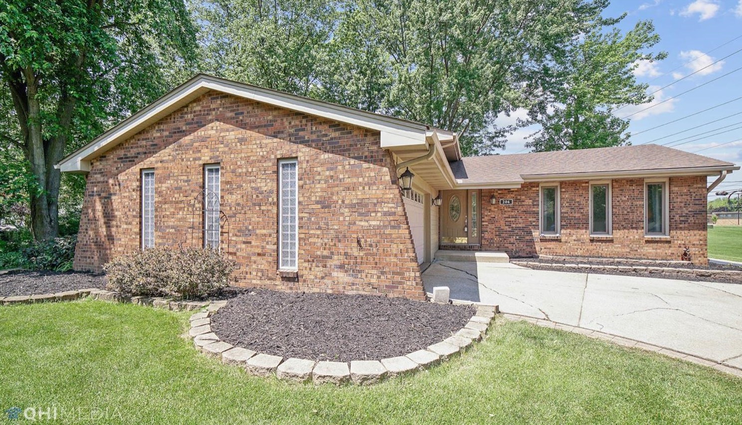 206 Omega Dr, Crown Point, IN 46307