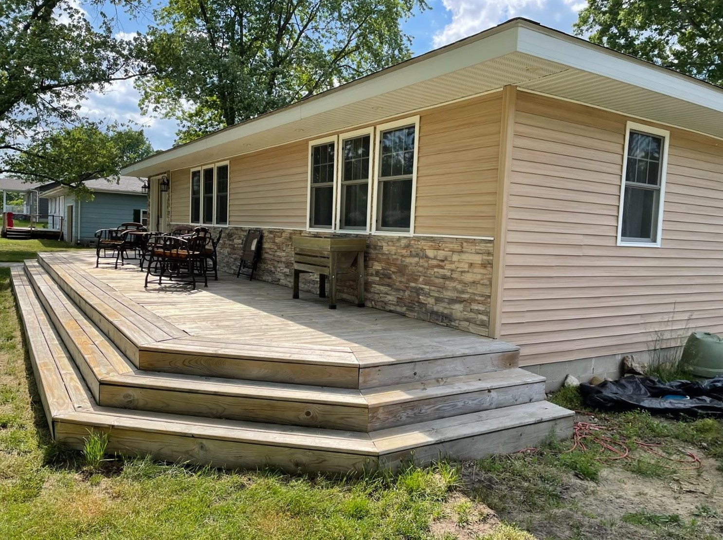 4415 E Orchard Dr, Bass Lake, IN 46534