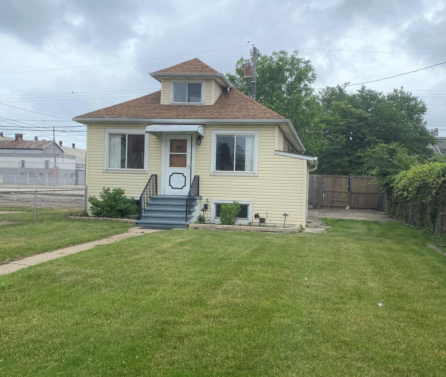 4911 Olcott Ave, East Chicago, IN 46312-3608