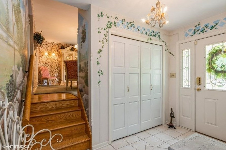 8 Northview Dr, Valpo, IN 46383