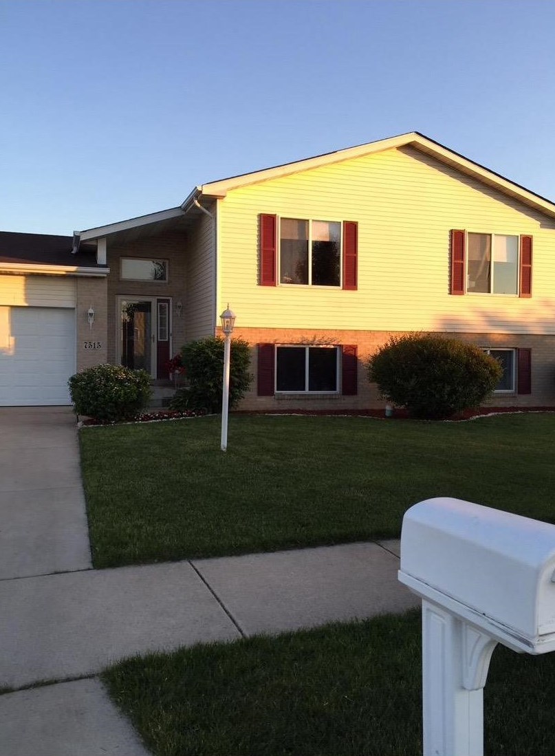 7515 Kestrel St, Hobart, IN 46342