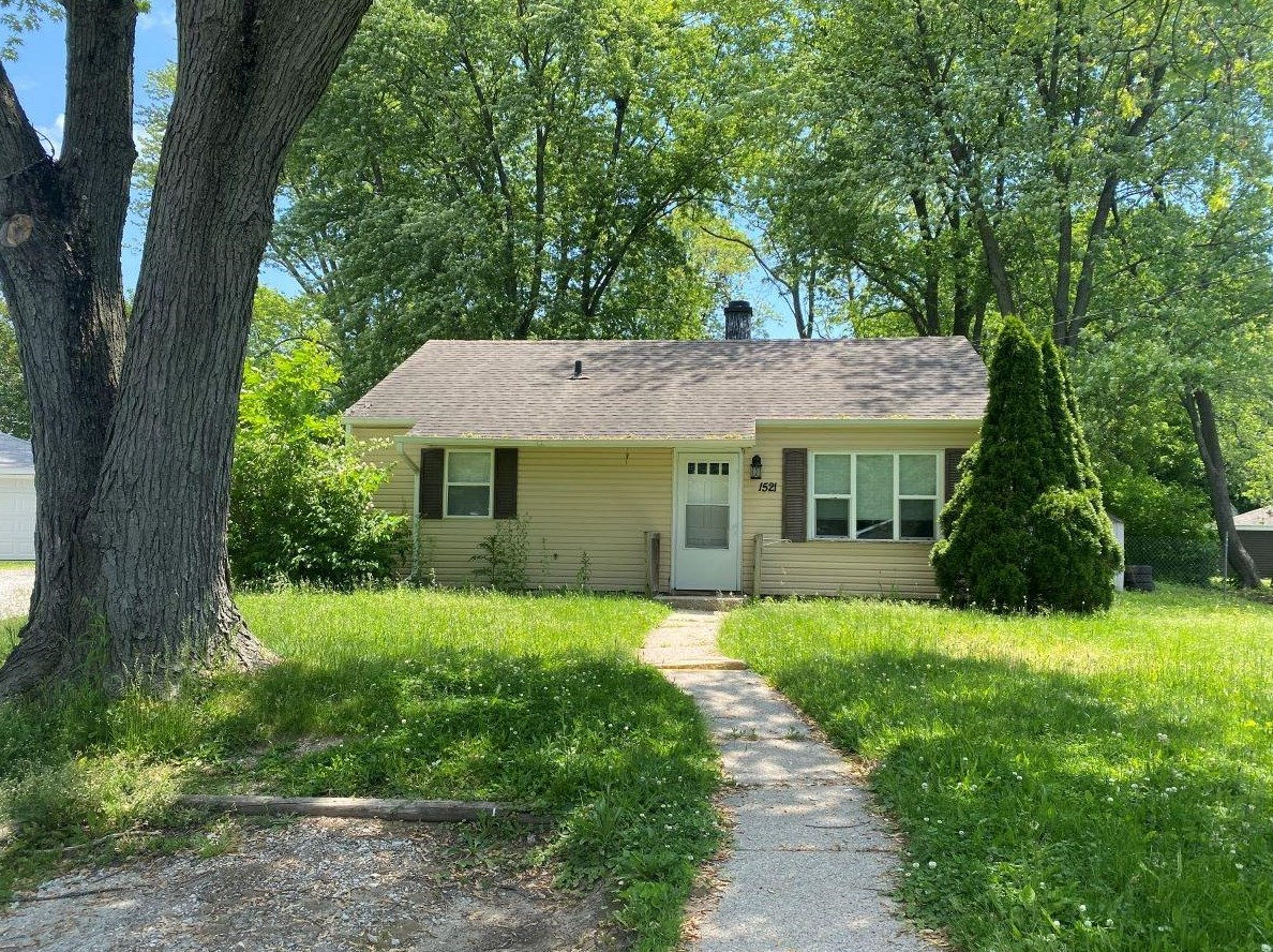 1521 Elm Ct, Valpo, IN 46383