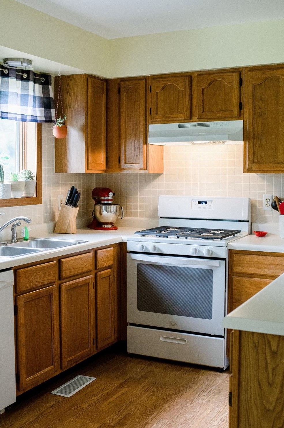 1162 Millpond Rd, Valpo, IN 46385