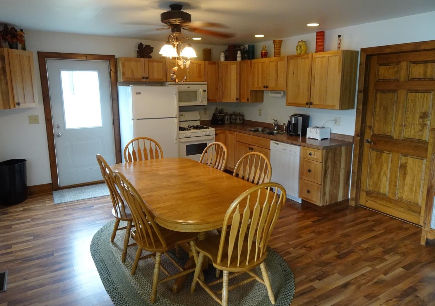 8714 S Oak St, Monterey, IN 46960
