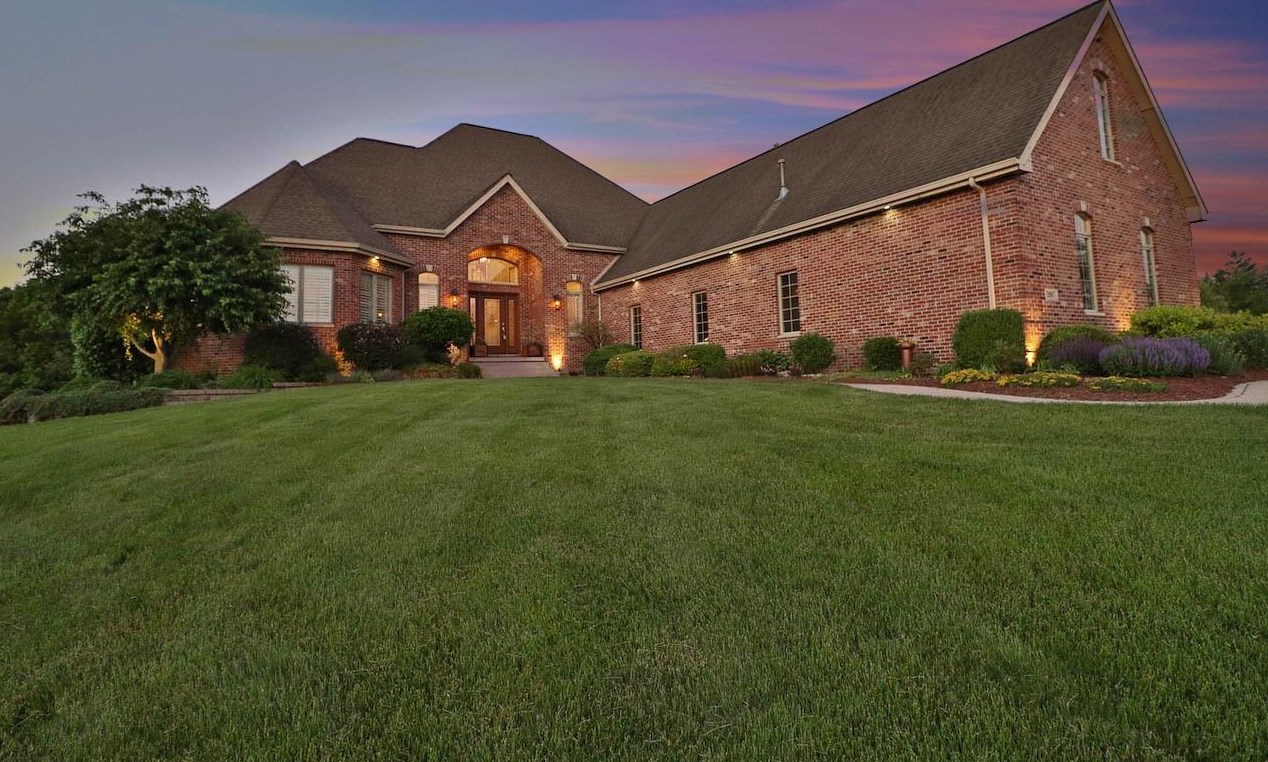 289 White Tail Ct, Hobart, IN 46342