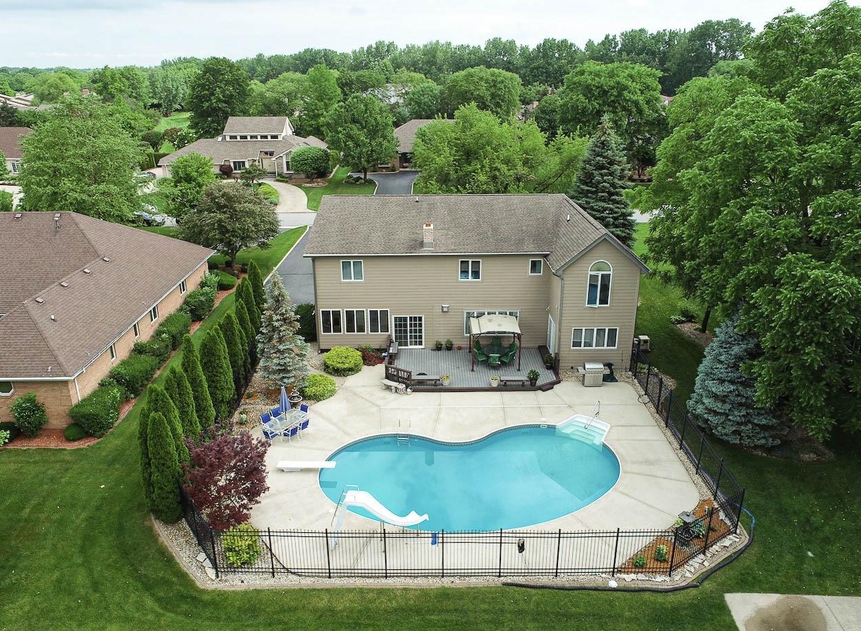 1423 Inverness Ln, Schererville IN  46375-2930 exterior