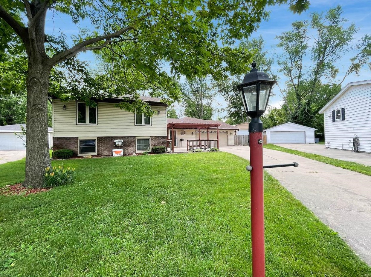 1222 Rensselaer Ct, Griffith, IN 46319-1654